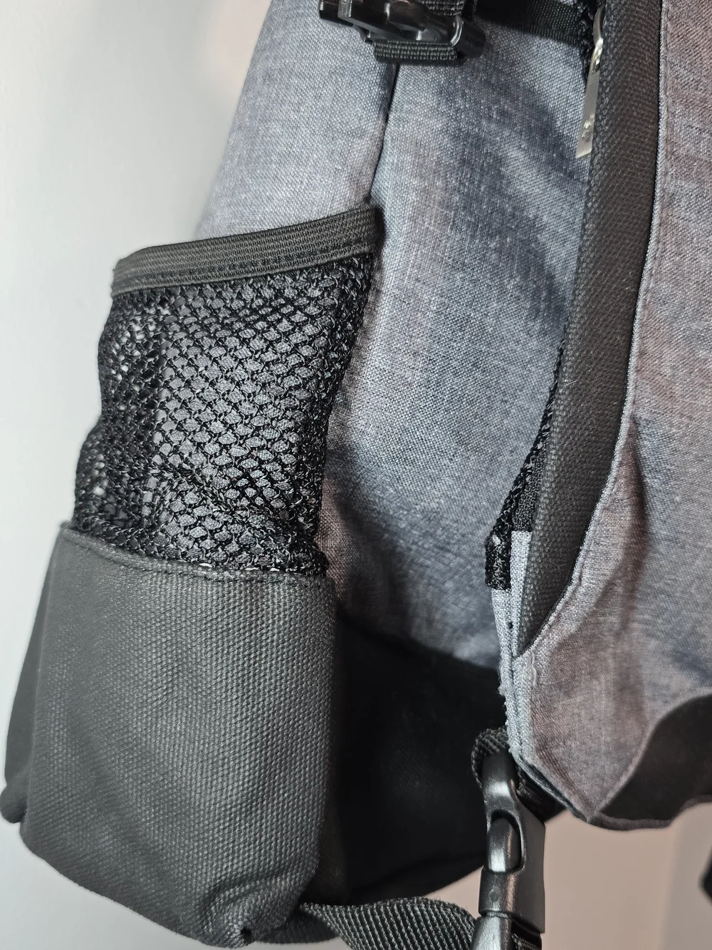 Skip Hop compact messenger